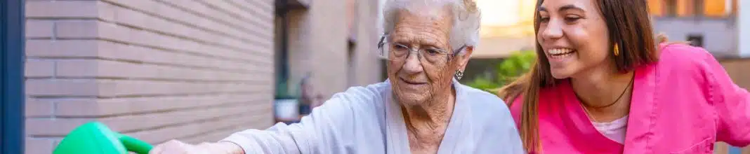Funciones de un auxiliar de geriatría: qué hace